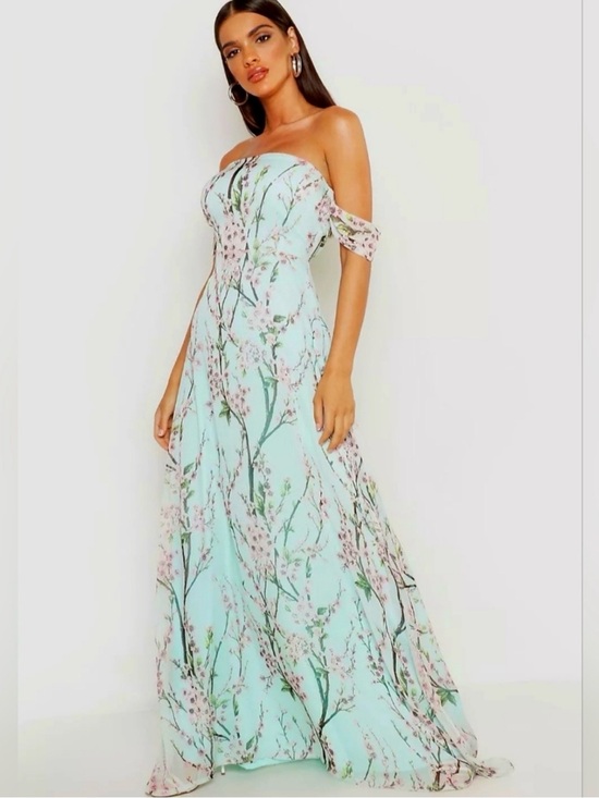 Boohoo Dresses & Skirts - floral off-the-shoulder maxi dress US6
